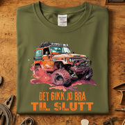 Det gikk jo bra til slutt Offroad t-skjorte med kreativt bilmotiv på olivengrønn bakgrunn