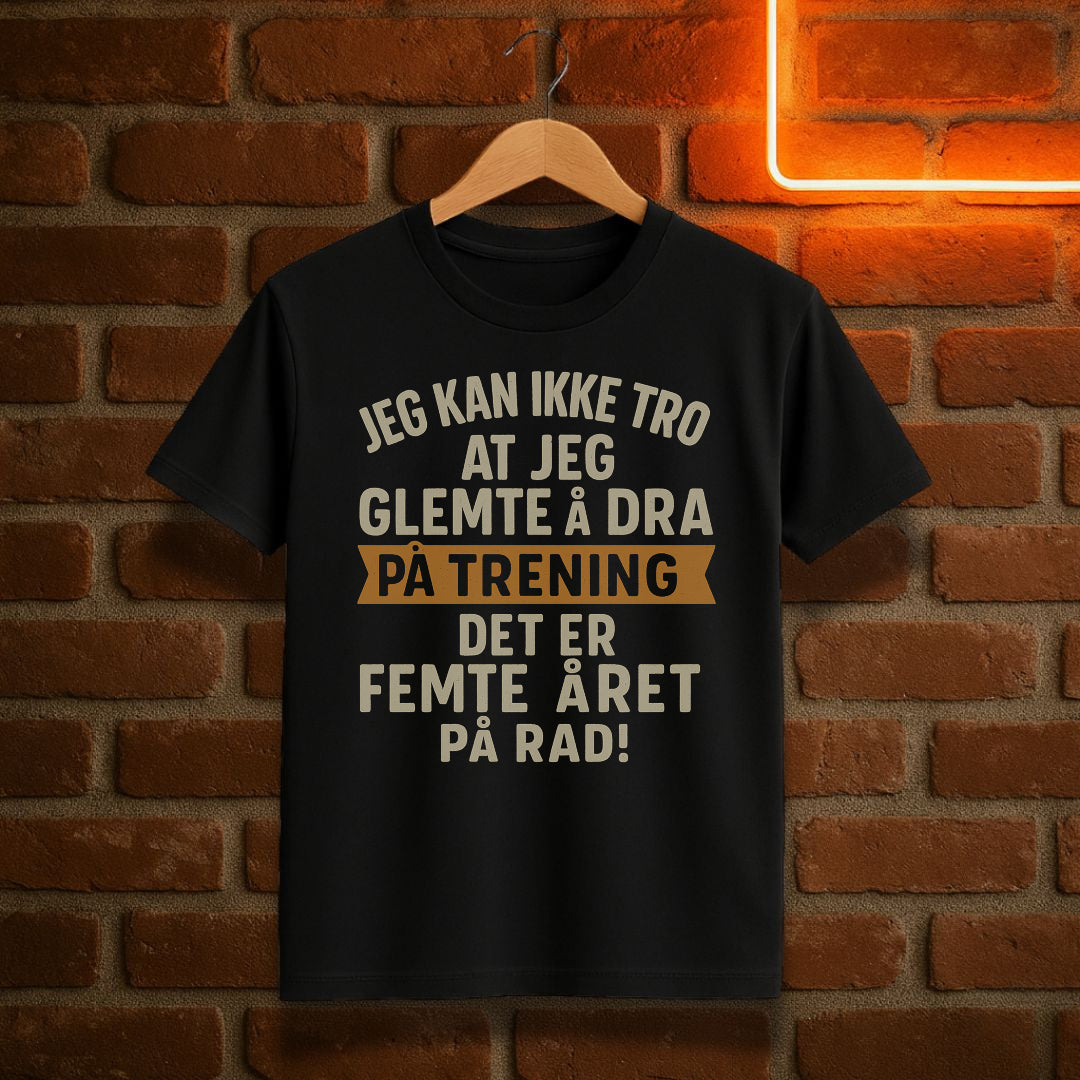 Jeg kan ikke tro at jeg glemte å dra på trening T-skjorte – Morsom norsk tekst T-skjorte