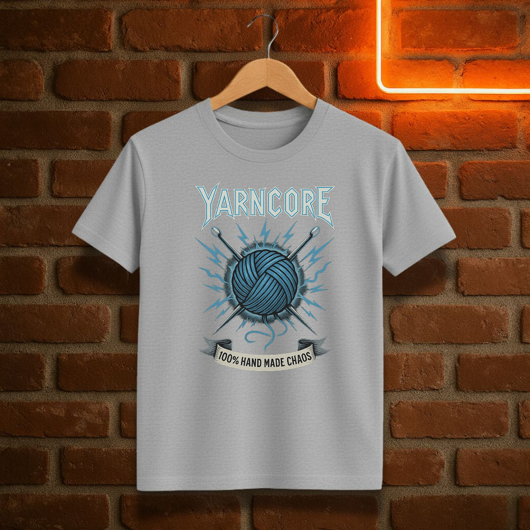 Yarncore – 100 % Håndlaget Kaos T-Skjorte