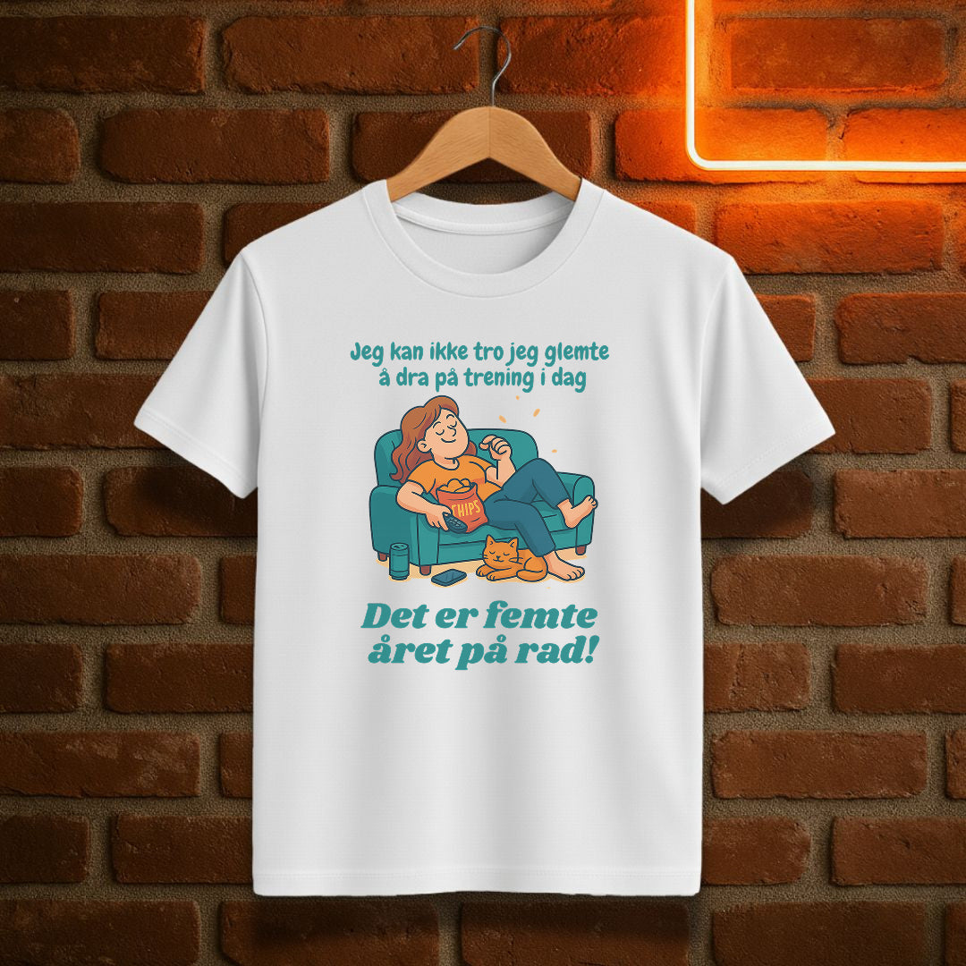 Jeg kan ikke tro jeg glemte å dra på trening i dag T-skjorte – Morsom norsk humor T-skjorte
