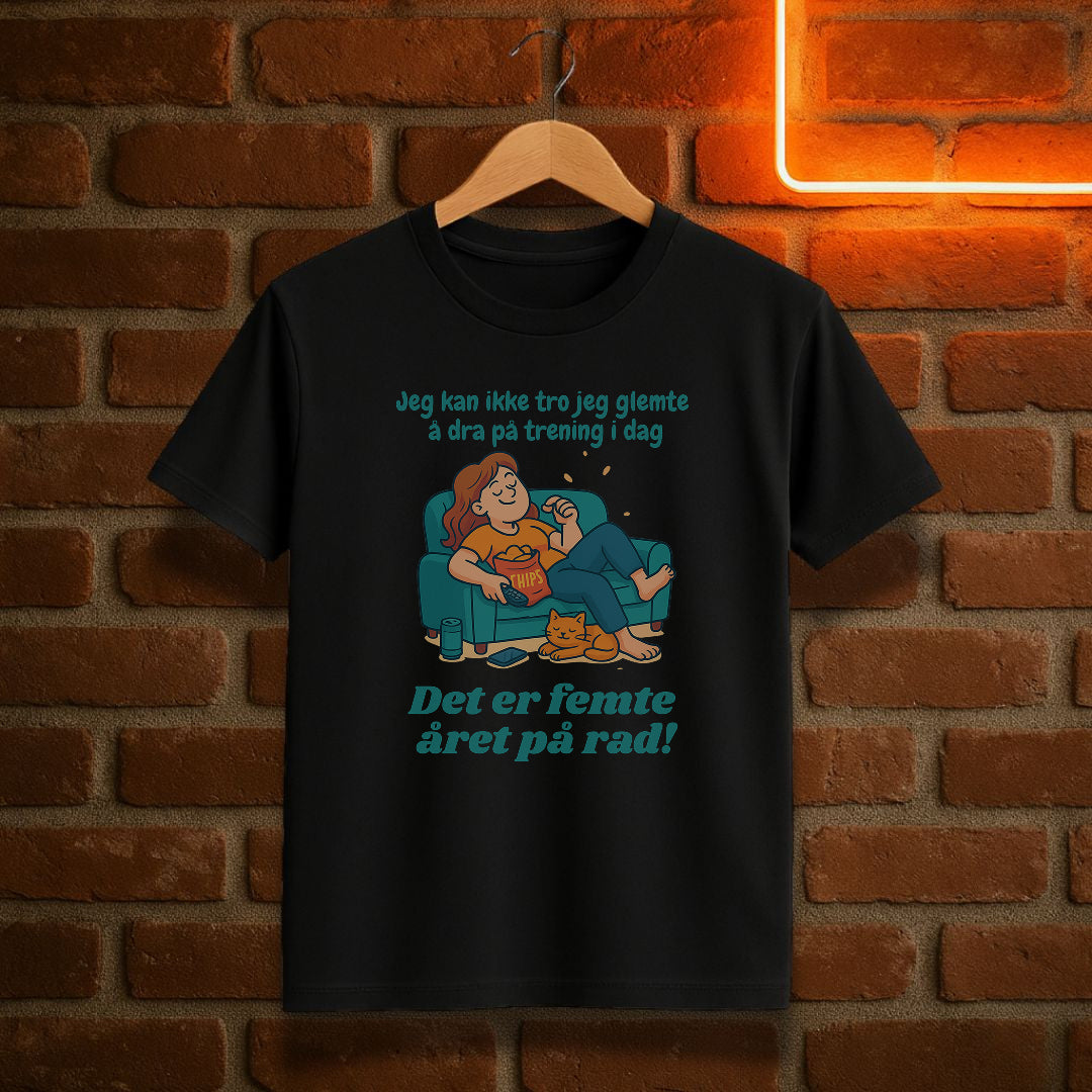 Jeg kan ikke tro jeg glemte å dra på trening i dag T-skjorte – Morsom norsk humor T-skjorte