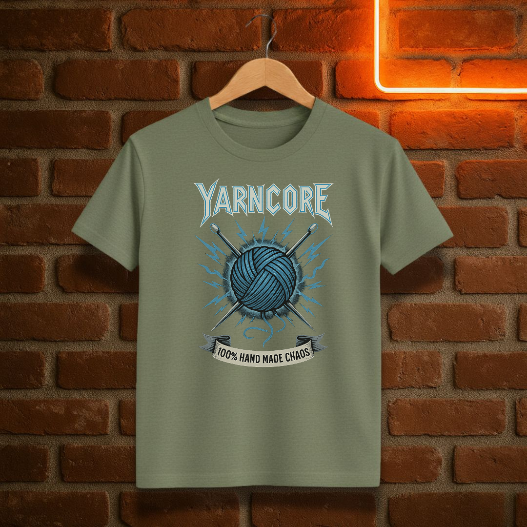 Yarncore – 100 % Håndlaget Kaos T-Skjorte