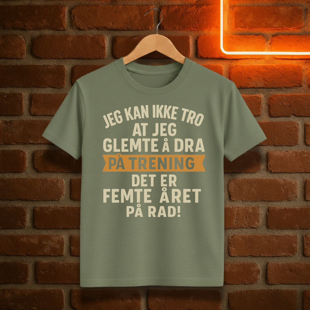 Jeg kan ikke tro at jeg glemte å dra på trening T-skjorte – Morsom norsk tekst T-skjorte