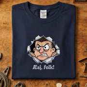 Æsj Folk T-Skjorte med humørfylt trykk av sint karakter i mørkeblått, designet for komfort og stil.