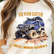 Der veien slutter begynner moroa t-skjorte med off-road bildesign, perfekt for bilentusiaster.