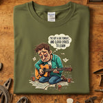 I've Got a Gig Tonight T-Skjorte med illustrasjon av en musiker som øver på gitar.