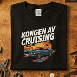 Kongen av Cruising T-skjorte med kult biltrykk, perfekt for bilentusiasten som elsker komfort.