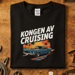 Kongen av Cruising T-skjorte med kult biltrykk, perfekt for bilentusiasten som elsker komfort.