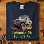 Lavserie på Offroad t-skjorte med illustrert biltrykk på mørk bakgrunn.