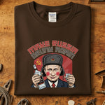 Make Russia drunk again t-skjorte med en illustrasjon av en mann med vodka og shot glass.