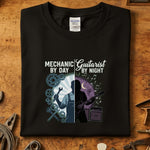 Mechanic By Day - Guitarist By Night T-Skjorte med moderne design og komfortabel passform på Gildan 64000.