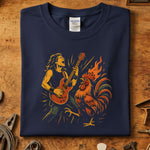 Rock & Rooster T-Skjorte med gitarspillende musiker og sprettende hane i fargerik design