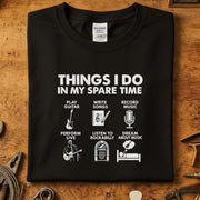 Things I do in my spare time Rockabilly T-skjorte featuring music-themed graphics on a black Gildan shirt.